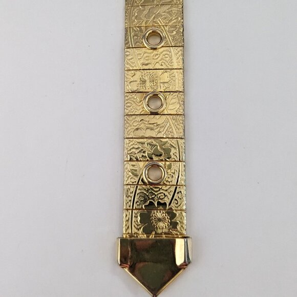 Vintage Gold Tone Floral Etched Buckle Bracelet - Picture 6 of 7